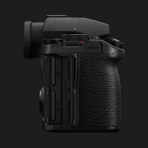 Цифровий фотоапарат Panasonic Lumix S DC-S5 IIX Kit 20-60mm (DC-S5M2XKEE) (Standard)